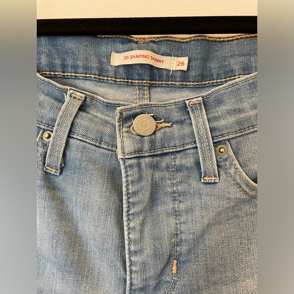 Levi’s 311 shaping skinny 26